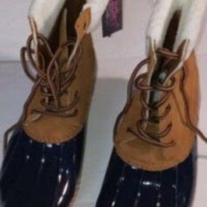 NEW Ladies Duck Boots size 8 Brand new Nice!!